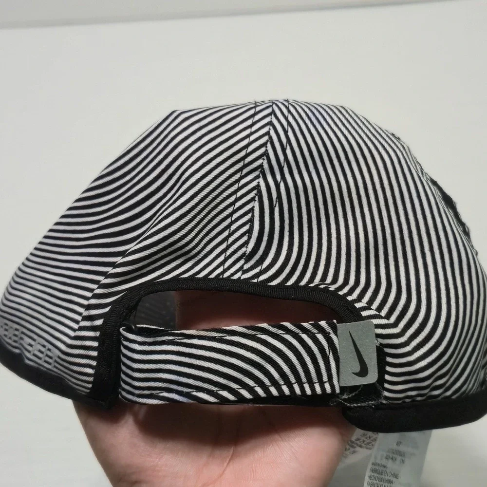 Nike Kids Featherlight Dri-Fit Baseball Cap‎ Hat 4-7 Black White Stripe Swoosh